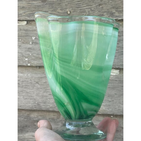 Vintage MCM Art Glass Green Swirl Pedestal Handkerchief Vase 7 - Picture 9 of 10